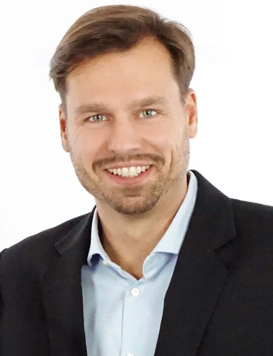 Hannes Ambelang, Prokurist